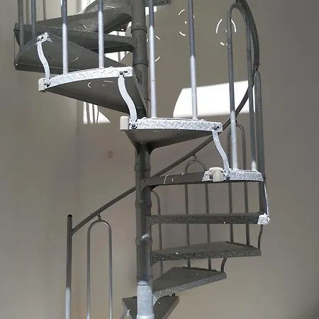 Leonardo 홈스테이 *